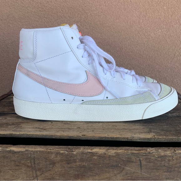 - Nike Men’s Blazer Mid 77 Shoe - Picture 1 of 8